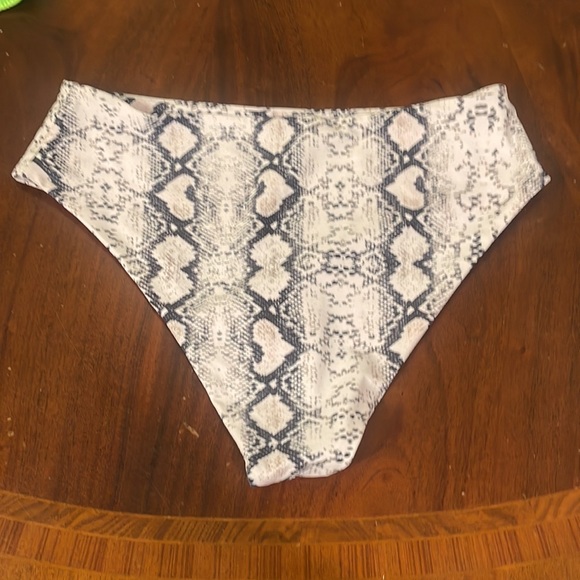 Snakeskin python, pattern Xl black white full coverage bikini - Picture 5 of 5